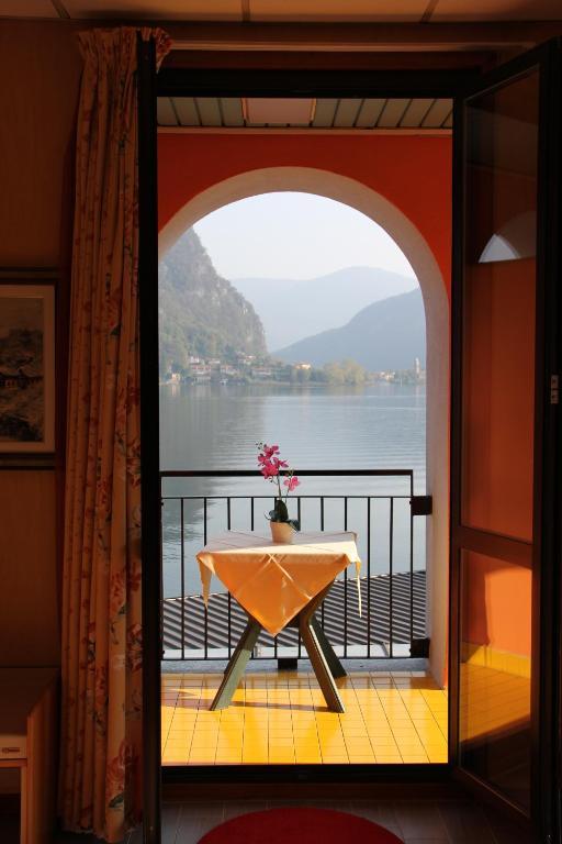 Hotel Socrate Lavena Ponte Tresa Exteriér fotografie