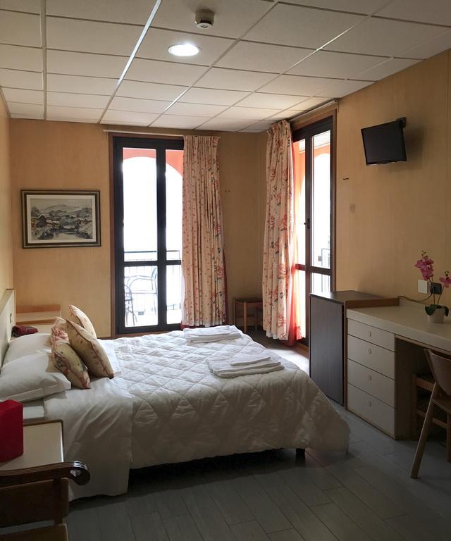 Hotel Socrate Lavena Ponte Tresa Exteriér fotografie