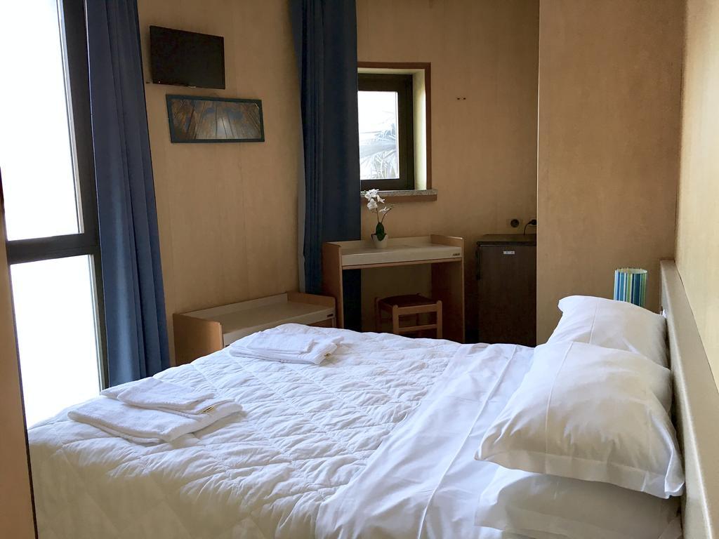 Hotel Socrate Lavena Ponte Tresa Exteriér fotografie