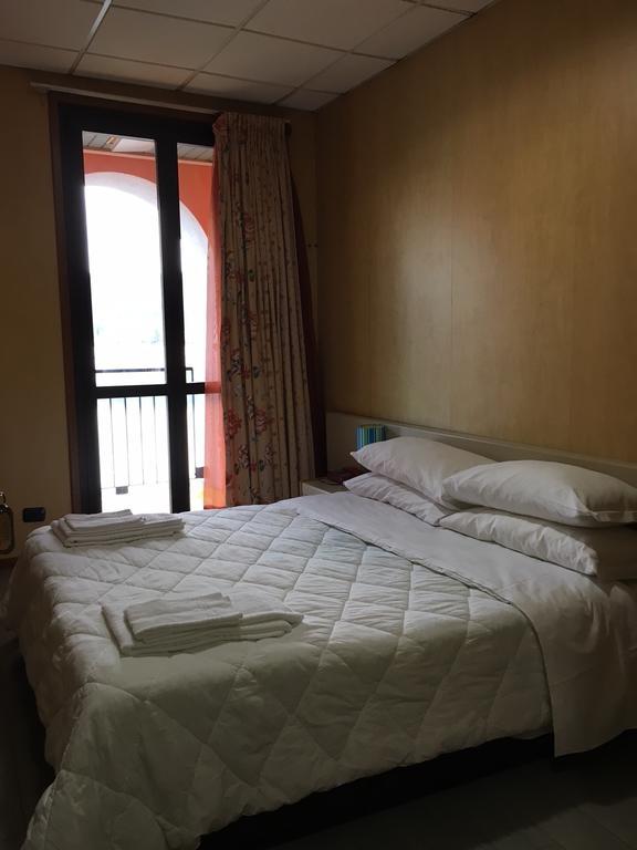 Hotel Socrate Lavena Ponte Tresa Exteriér fotografie