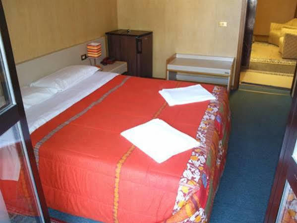 Hotel Socrate Lavena Ponte Tresa Exteriér fotografie